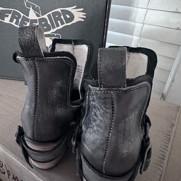 FREEBIRD BY STEVEN handmade boots, soldout
Black distressed sexy boots size 8 - Picture 14 of 16